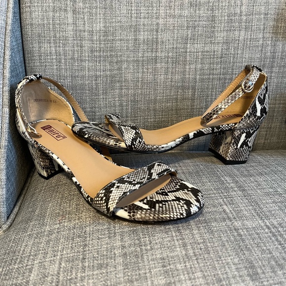 Snake print heels - Picture 1 of 4
